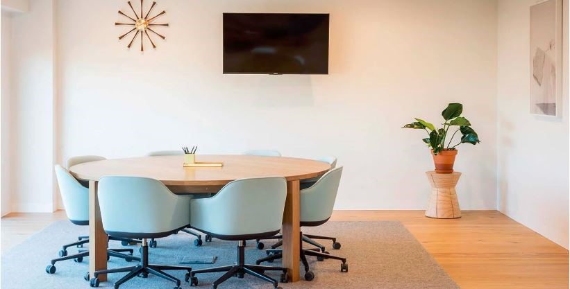 A meeting area at Spaces' Thomas Circle location. (Courtesy image)